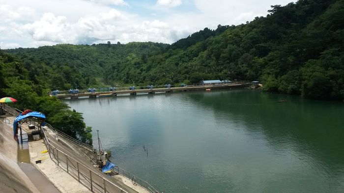 Investigations géophysiques de type tomographique dans le barrage (Bulacan - PHILIPPINES)